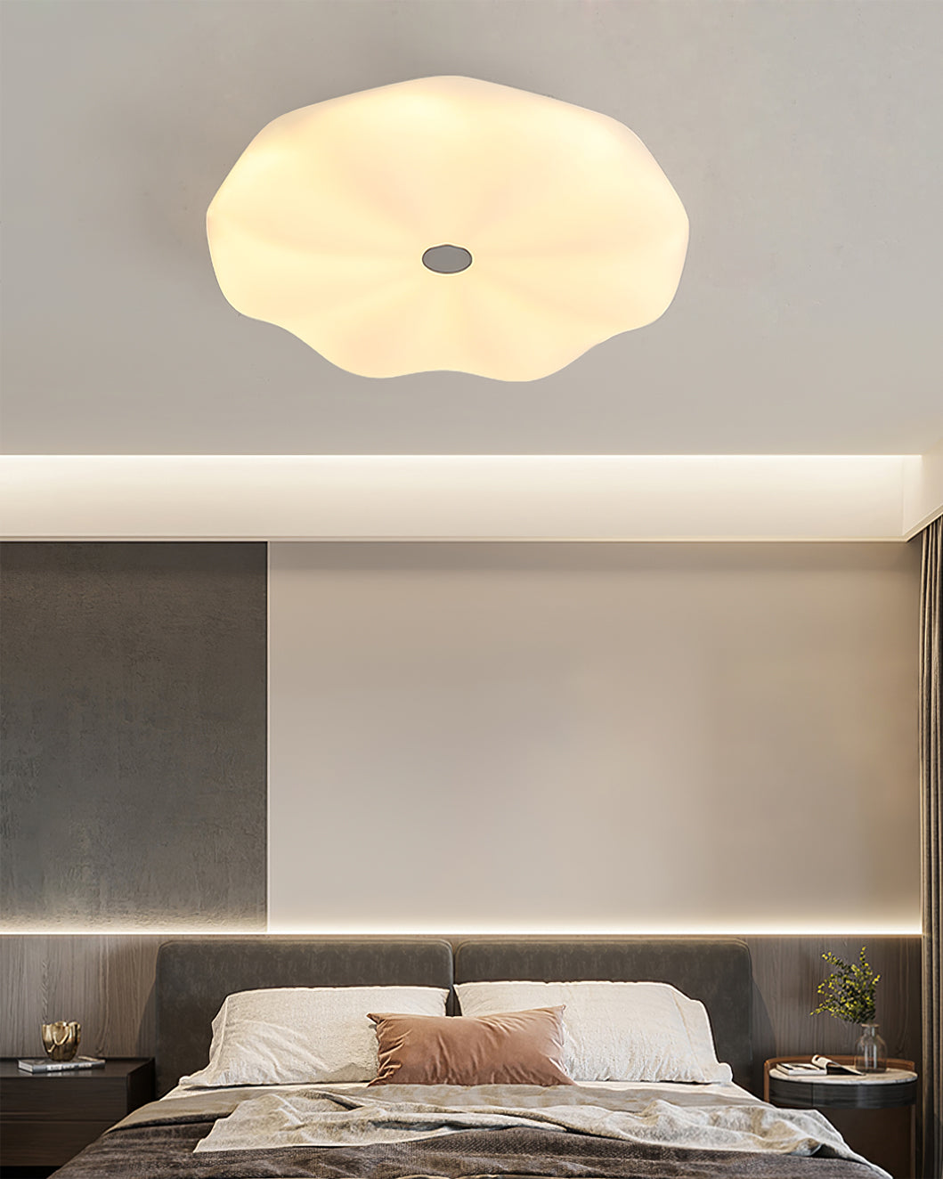LuxeRing - Ceiling Lamp with Smooth Round Design and Cozy Glow