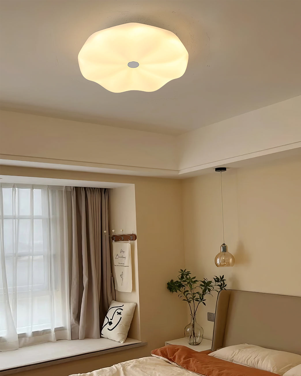 LuxeRing - Ceiling Lamp with Smooth Round Design and Cozy Glow