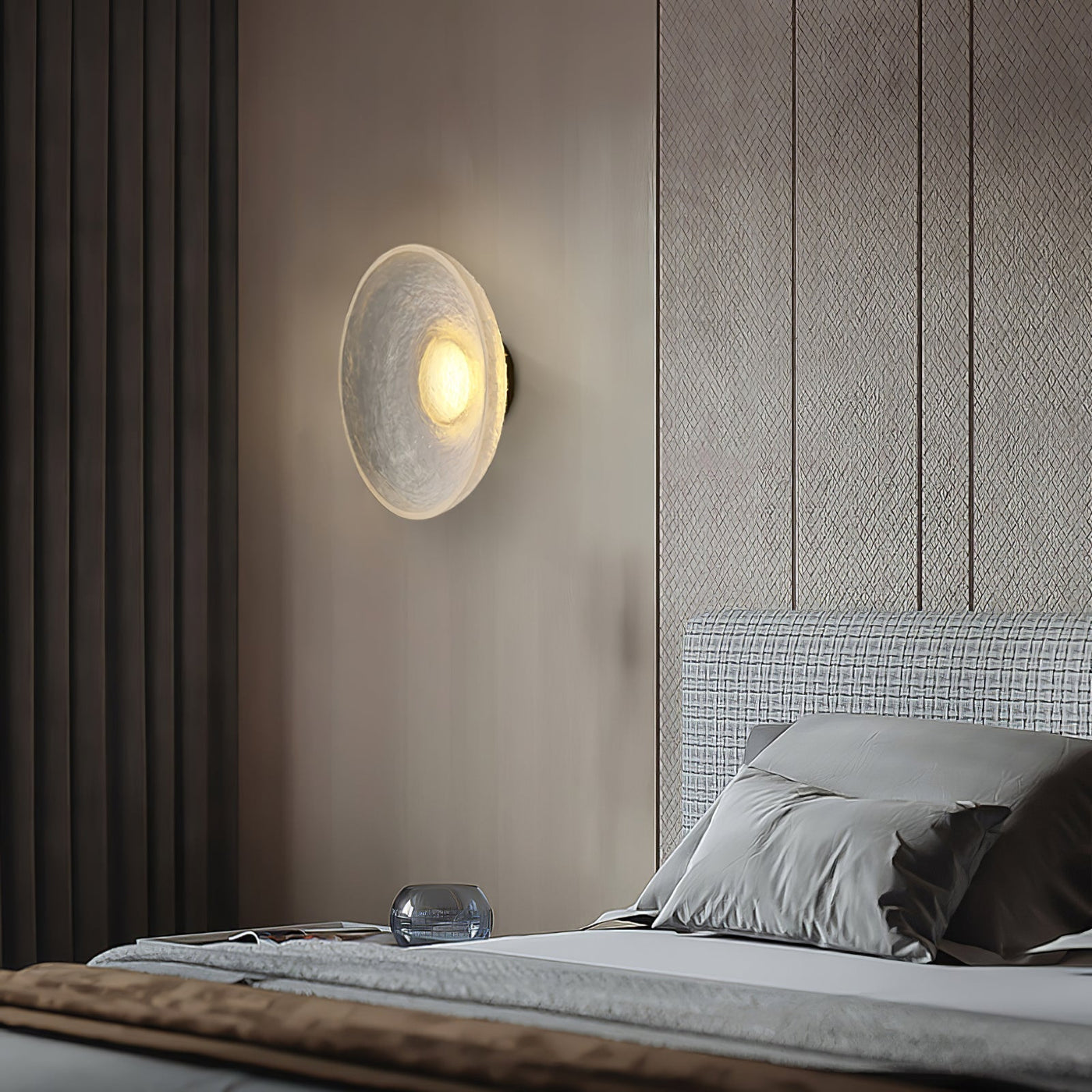 SculptLight – Modern Resin Wall Lamp for Timeless Elegance