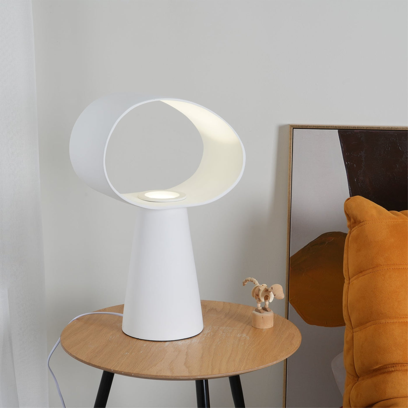 EclipseGlow - Table Lamp with Sleek Design and Atmospheric Lighting