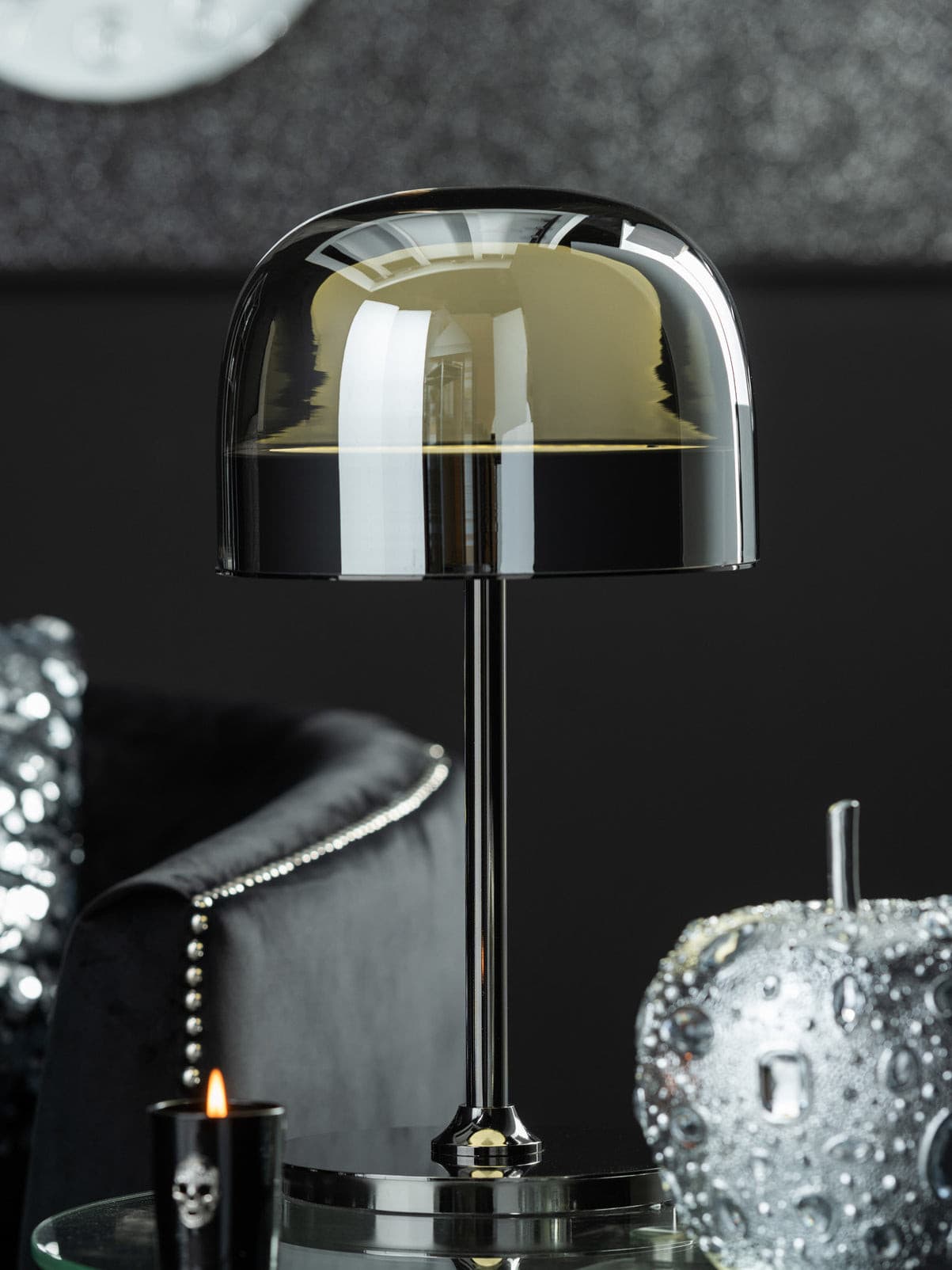 SereneGlow - Table Lamp with Harmonious Design and Gentle Light Spread