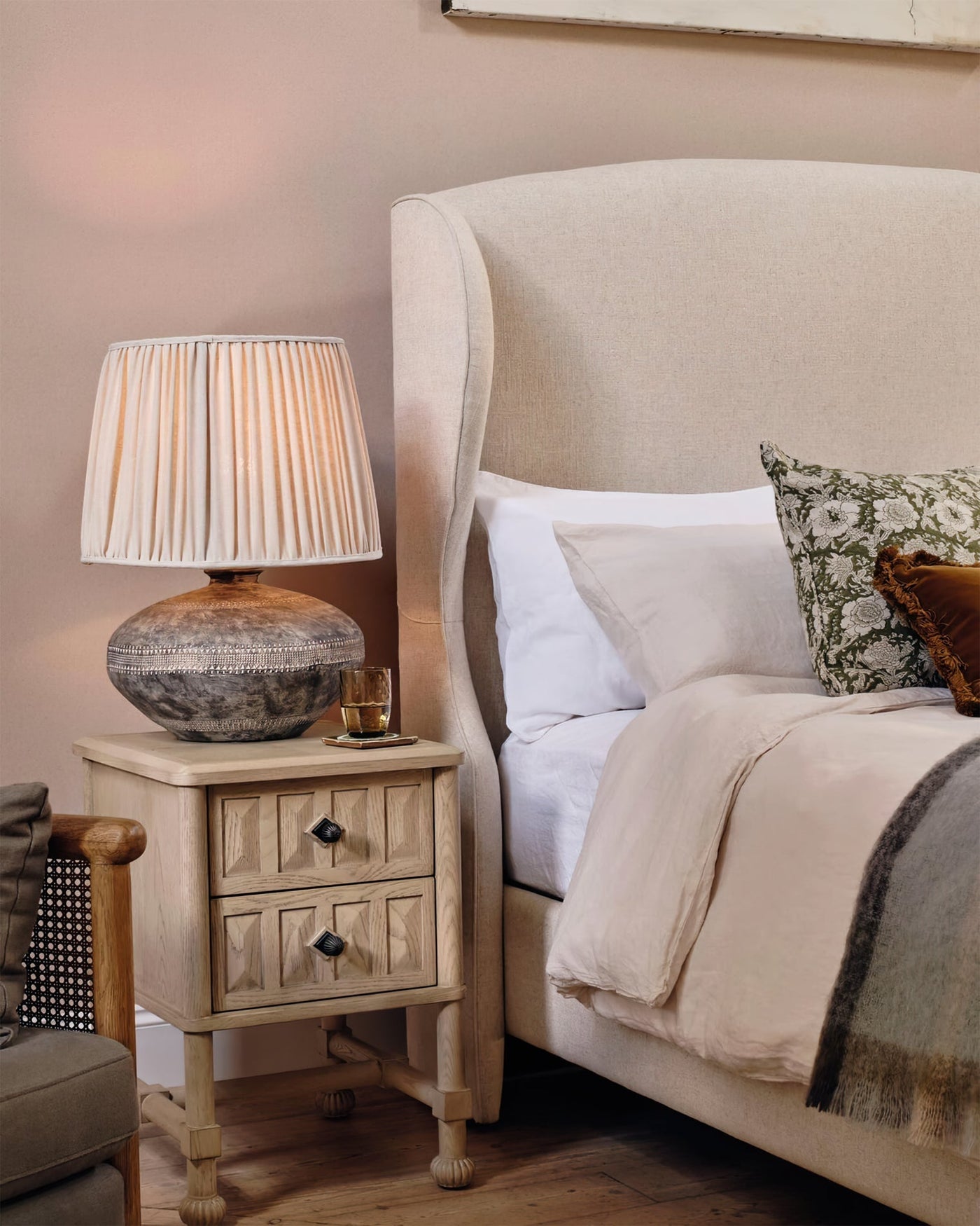 CeramiGlow - Elegant Table Lamp