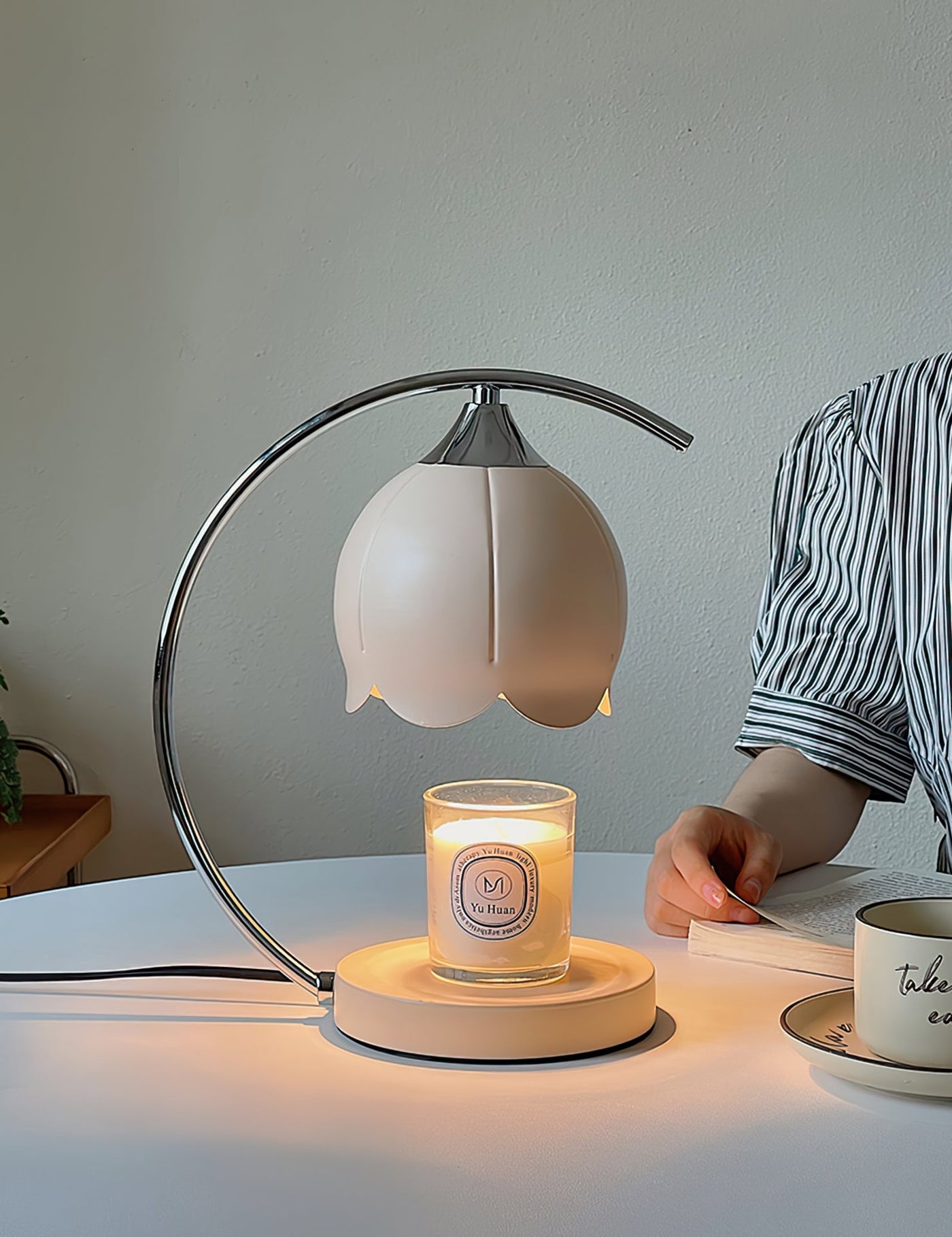 PetalRadiance - Table Lamp