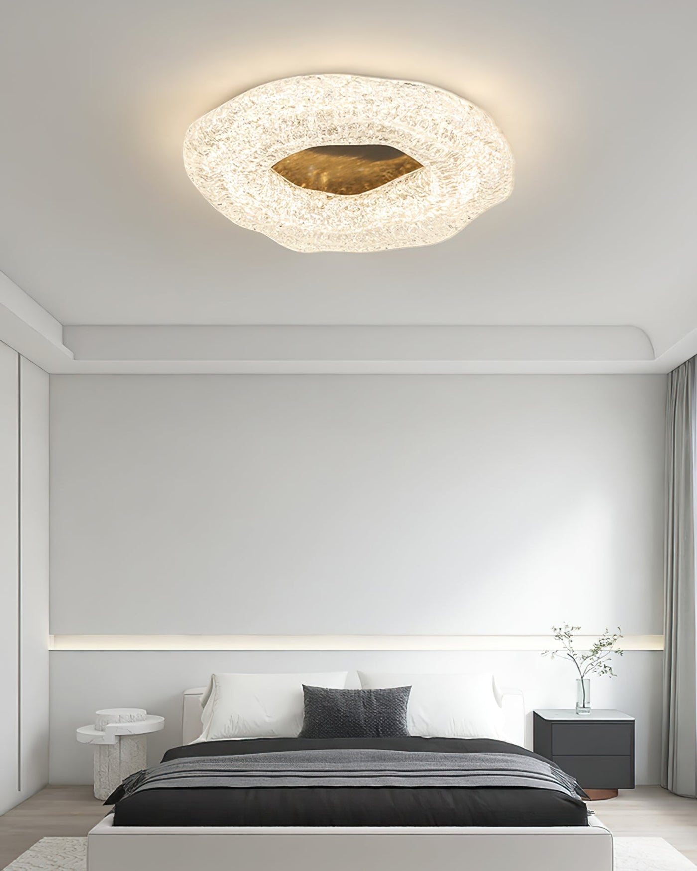 SculptureLuxe - Ceiling Light with Artistic Shape and Warm Glow