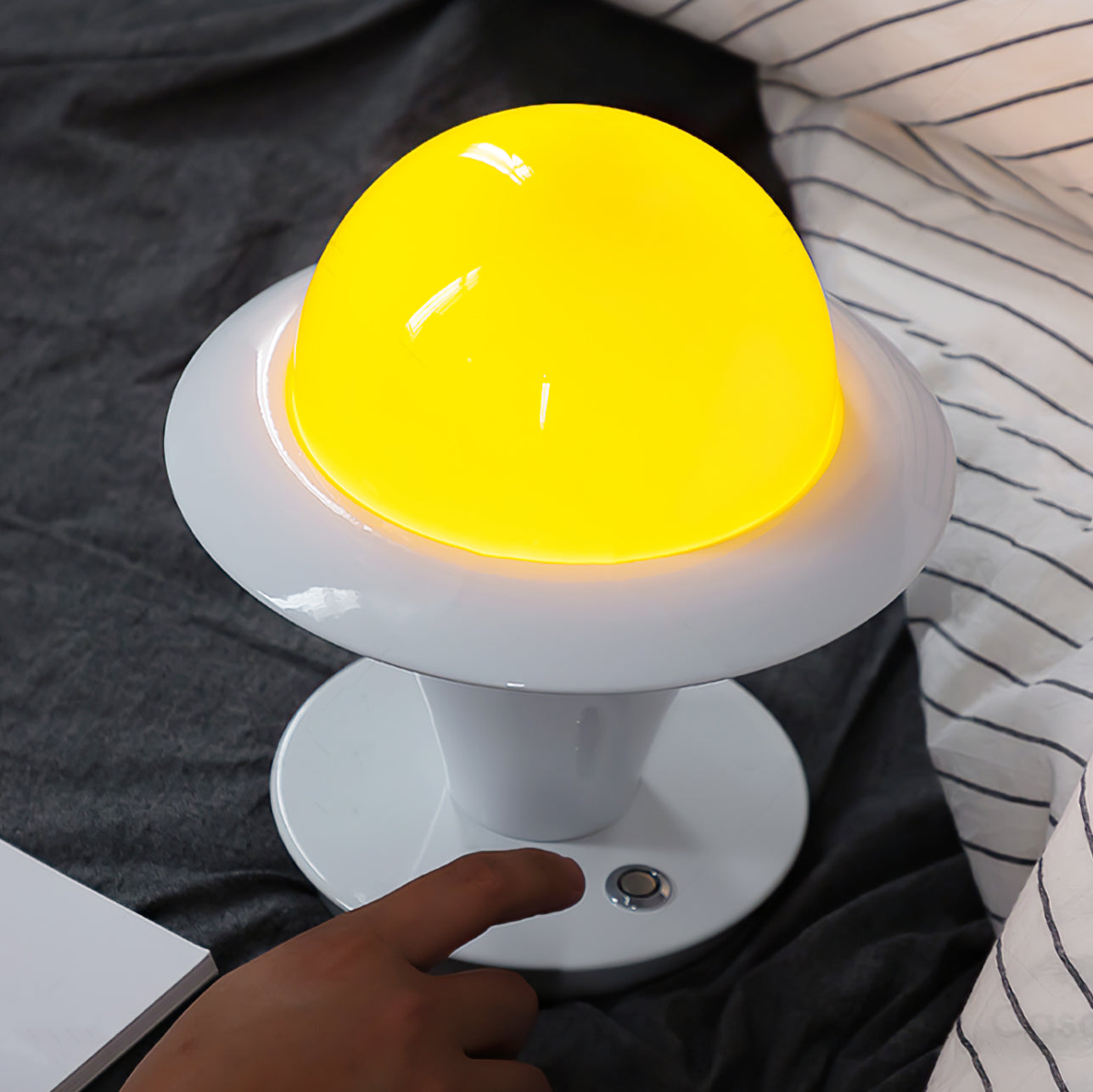 LumaEgg - Elegant Table Light