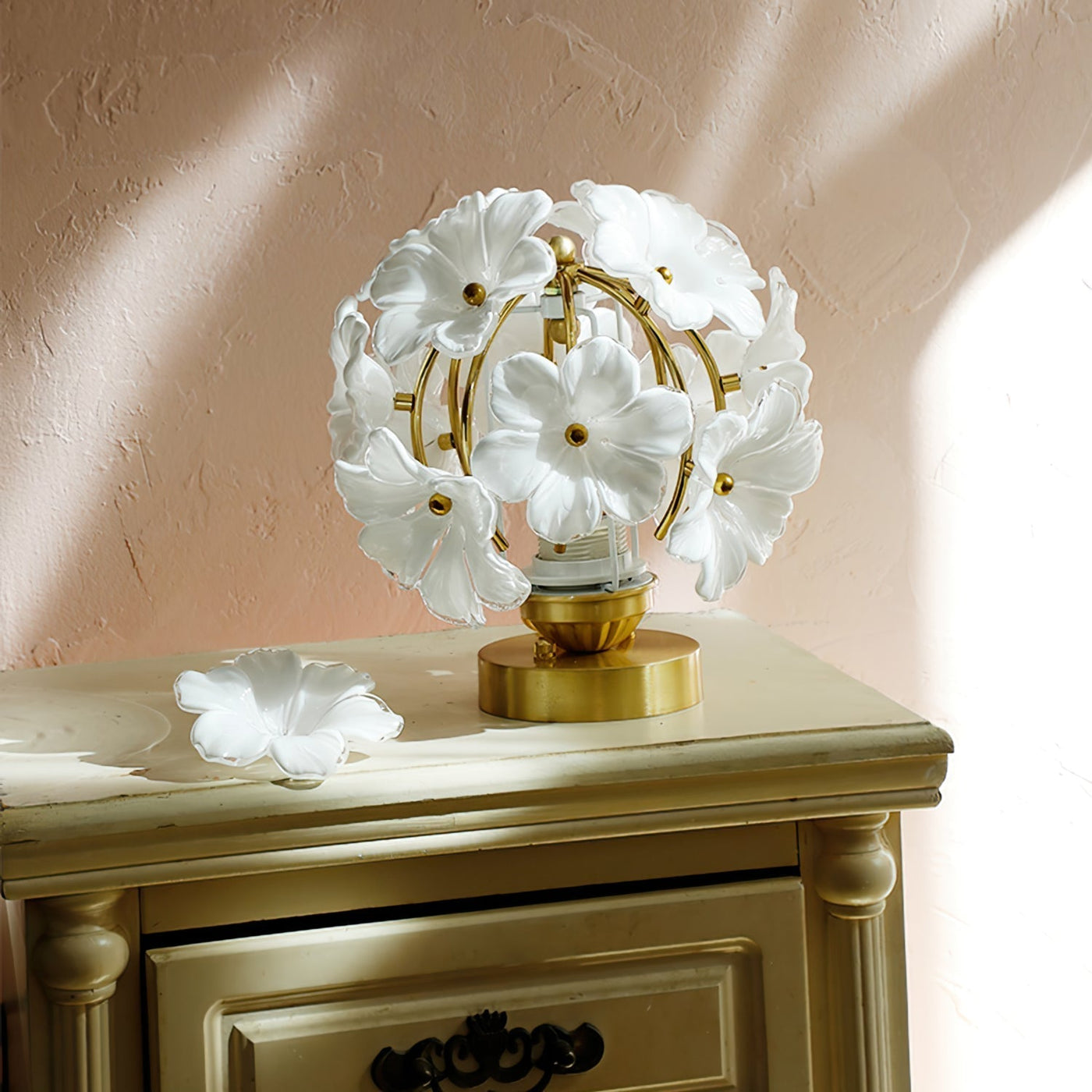 LuxeBloom - Floral Accent Lamp