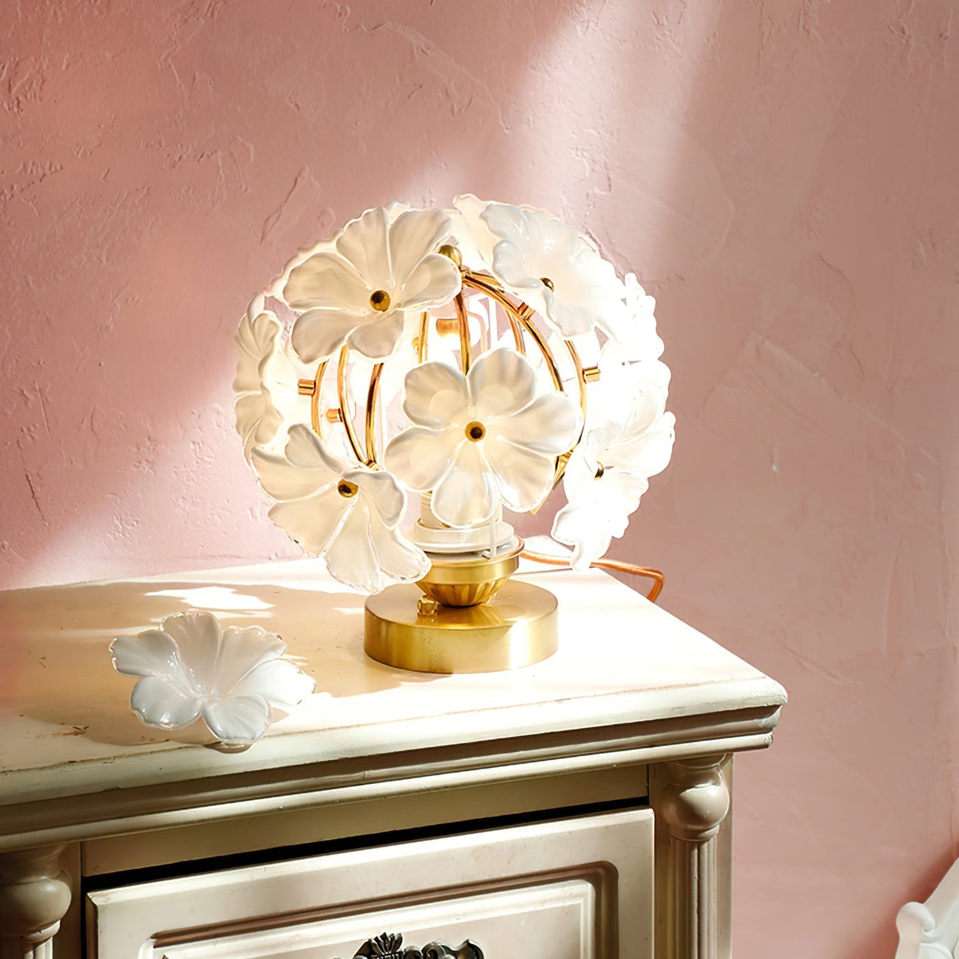 LuxeBloom - Floral Accent Lamp