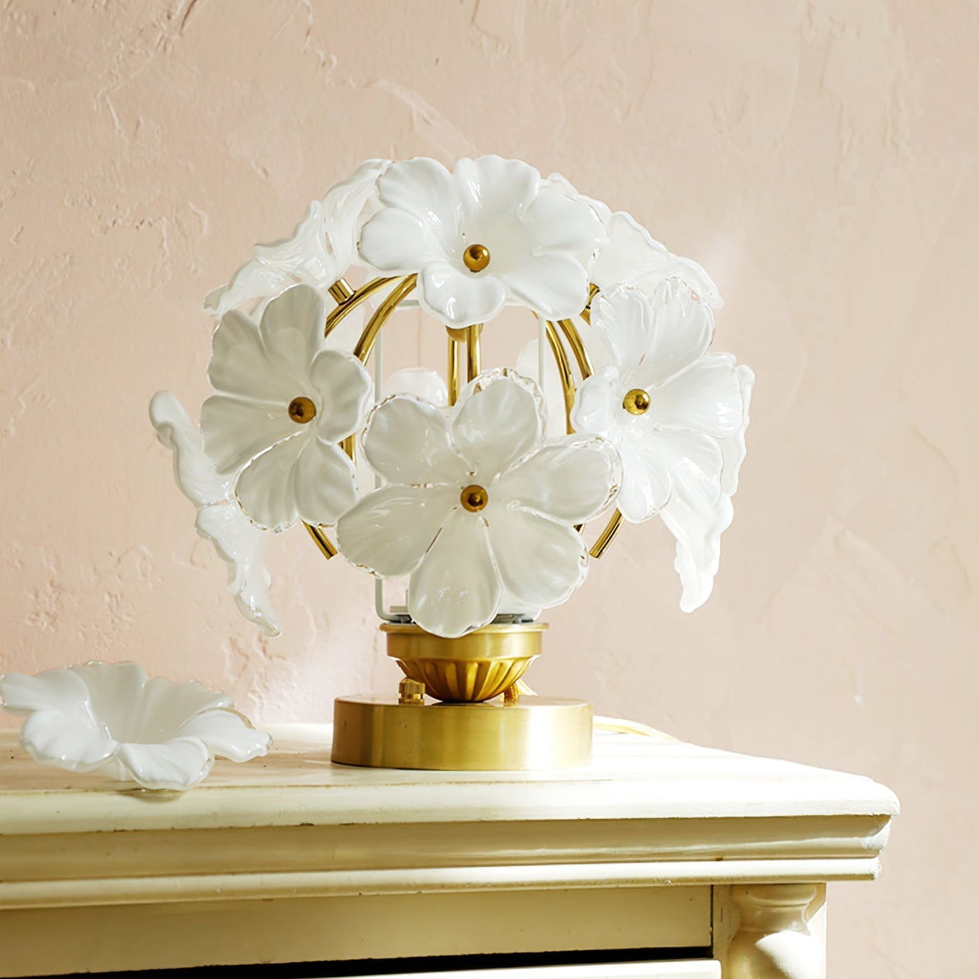 LuxeBloom - Floral Accent Lamp