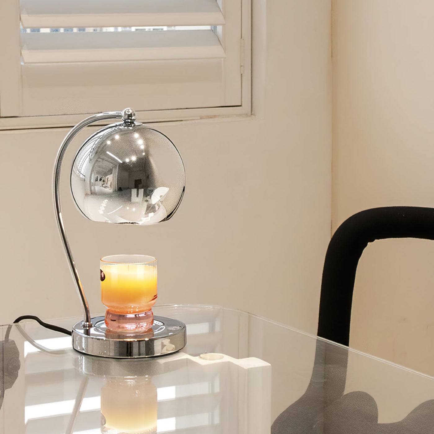 FlameGlow - Table Lamp with Candle-Like Light and Sleek Finish