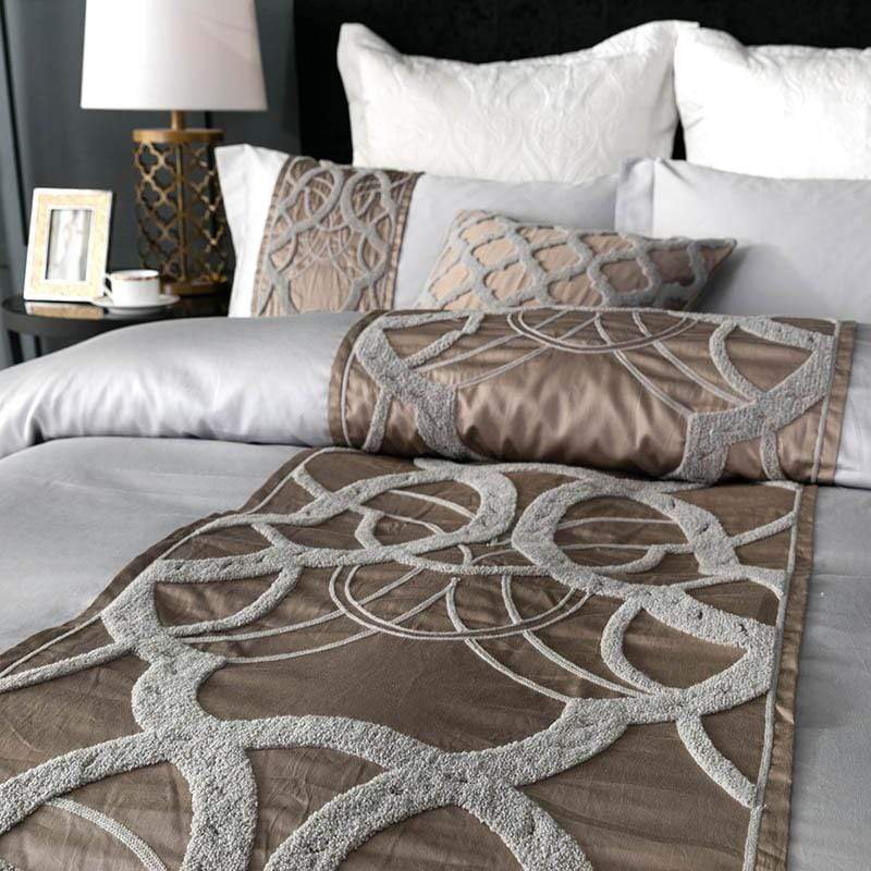 SatinLoom – Elegant Grey Duvet Cover Set with Chain Pattern