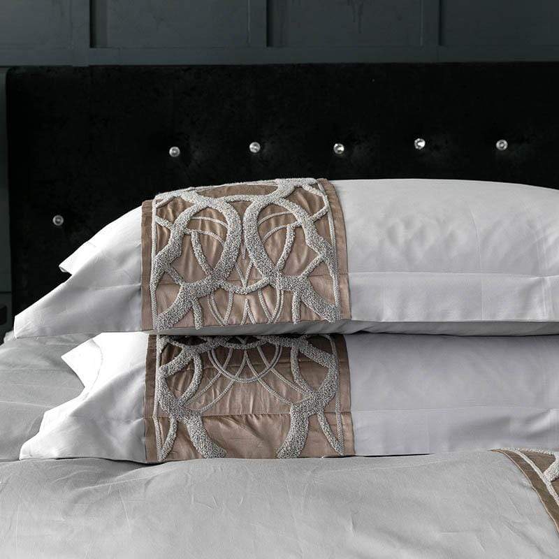 SatinLoom – Elegant Grey Duvet Cover Set with Chain Pattern