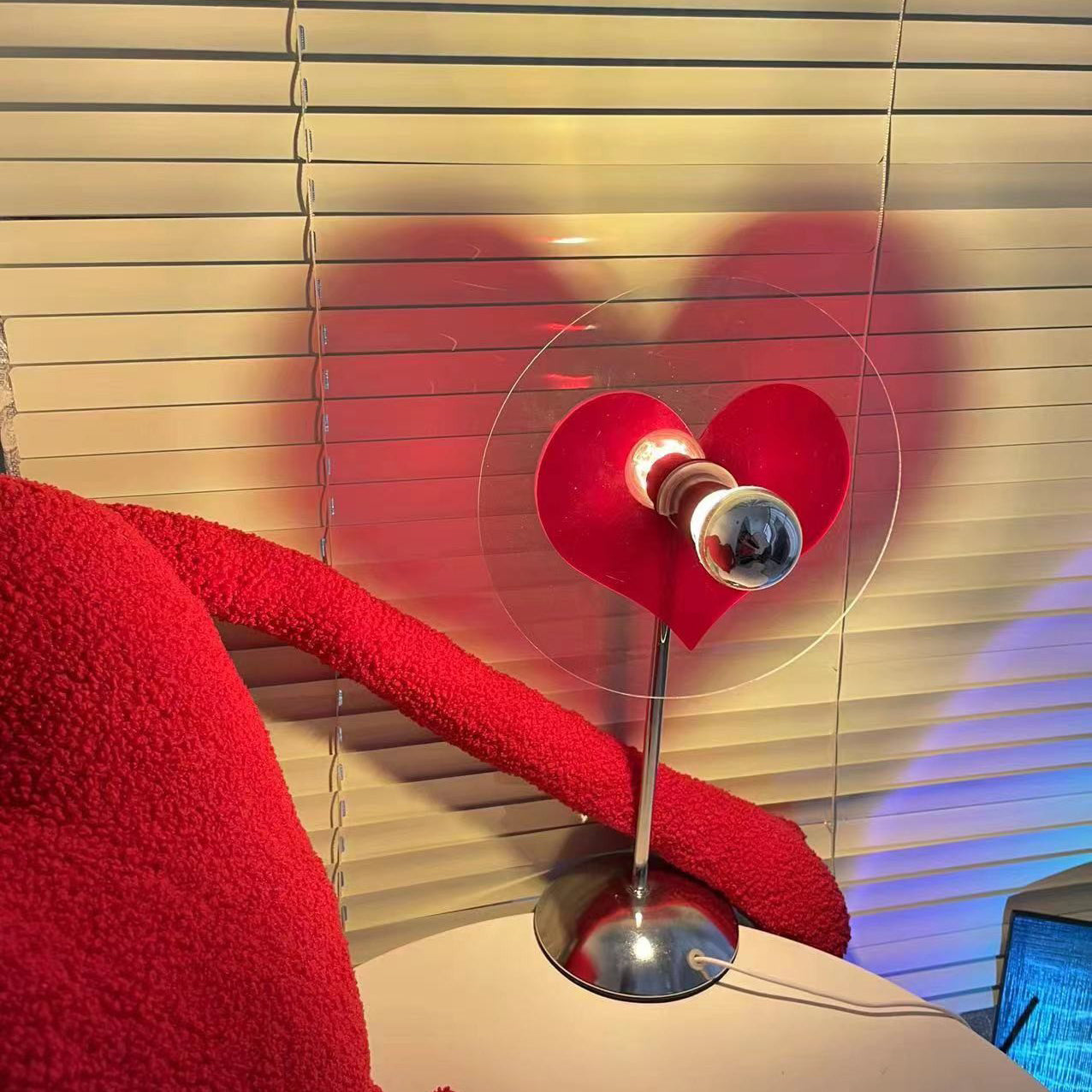 LoveGlow – Elegant Table Lamp with Rechargeable LED