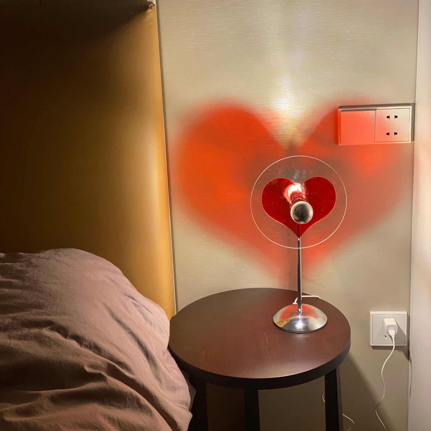 LoveGlow – Elegant Table Lamp with Rechargeable LED