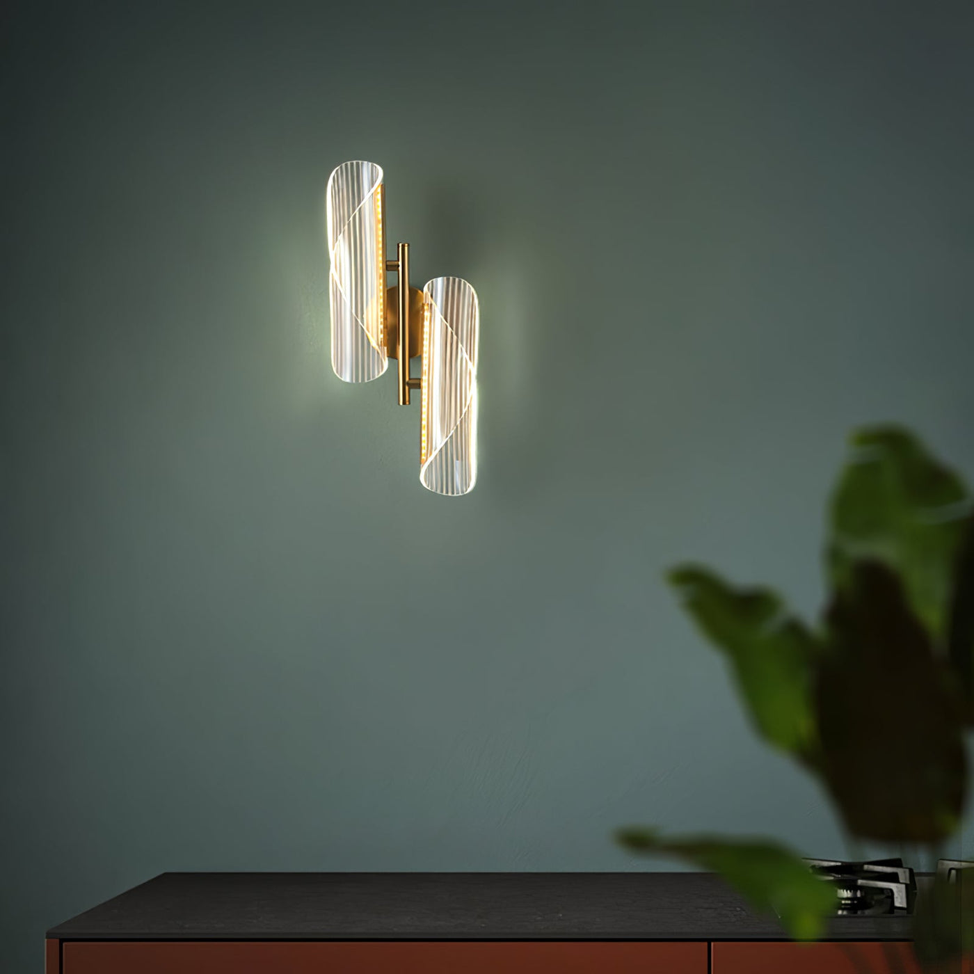 CrystalAura – Sparkling Crystal Wall Light for Glamorous Touch