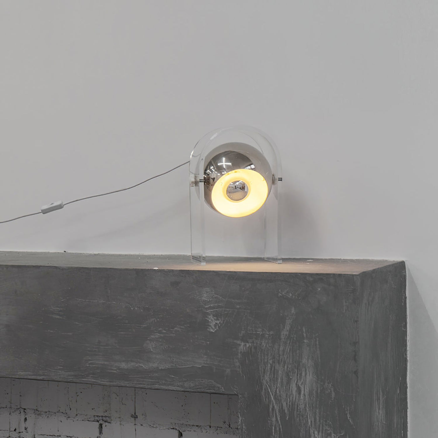 LuxeTouch - Sophisticated Table Lamp with Touch Activation
