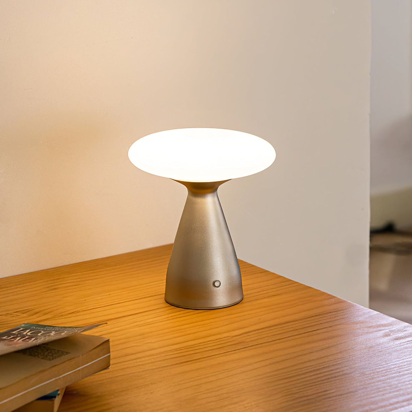 LumenKlaus - Modern Desk Lamp