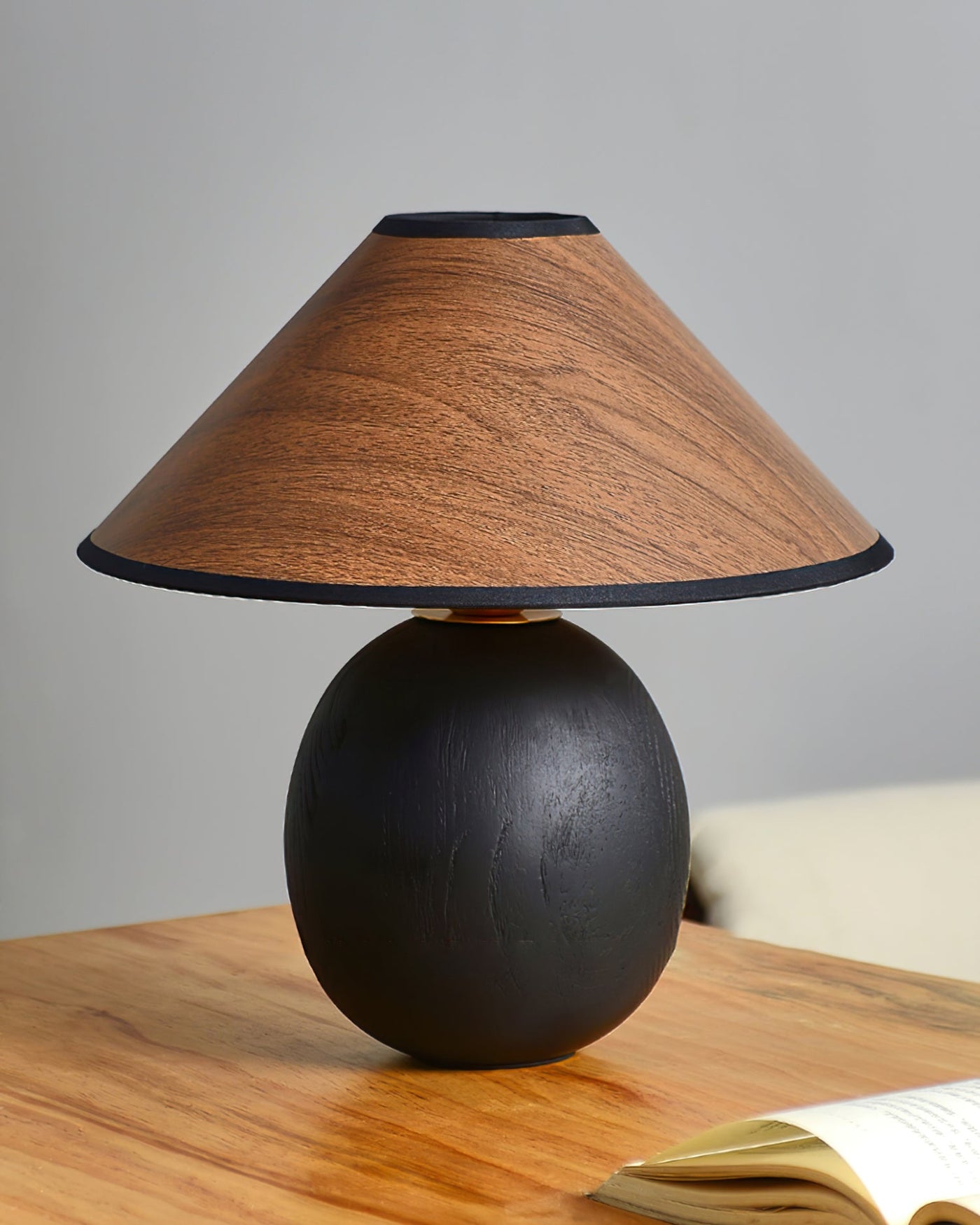 RusticShine - Stijlvolle Tafel Lamp in Walnoot en Zwart Hout