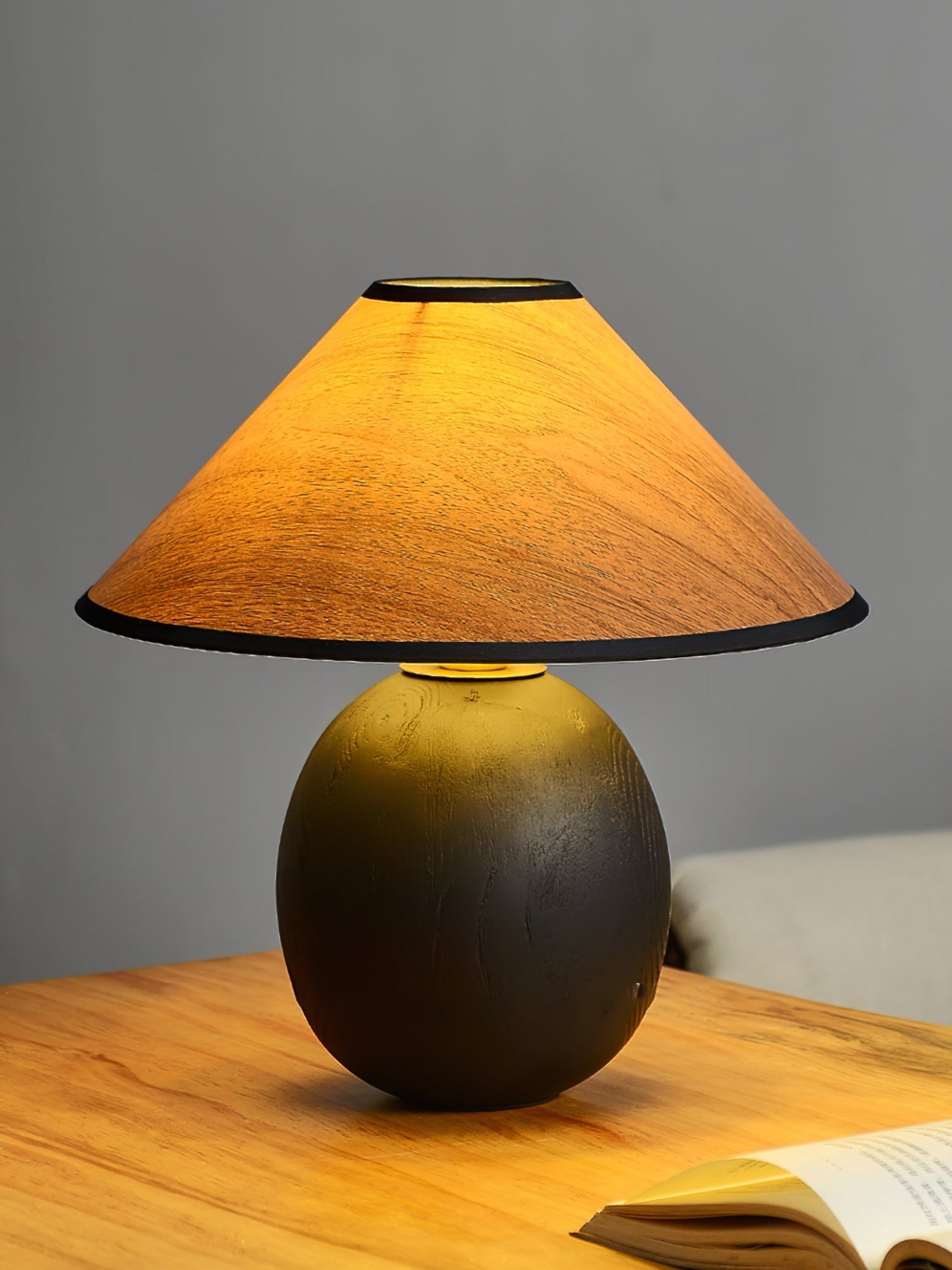RusticShine - Stijlvolle Tafel Lamp in Walnoot en Zwart Hout