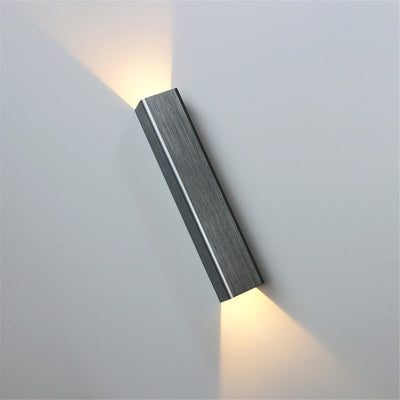 BeamLuxe – Sleek Outdoor Lamp for Contemporary Spaces