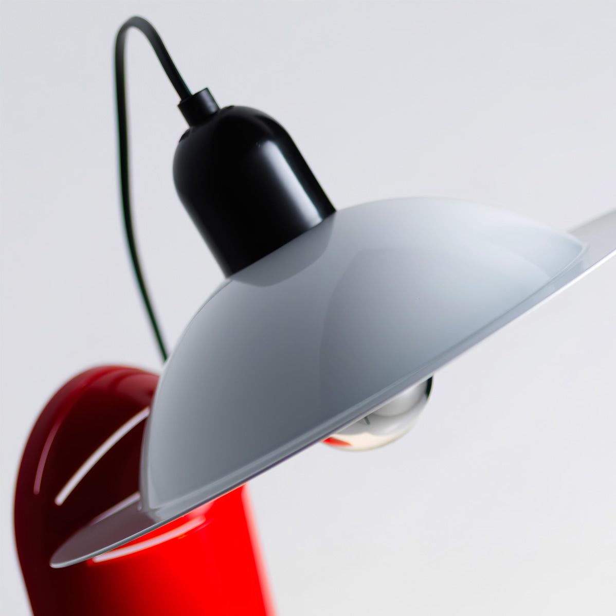 LumeShift – Modern Table Lamp with Adjustable Shade