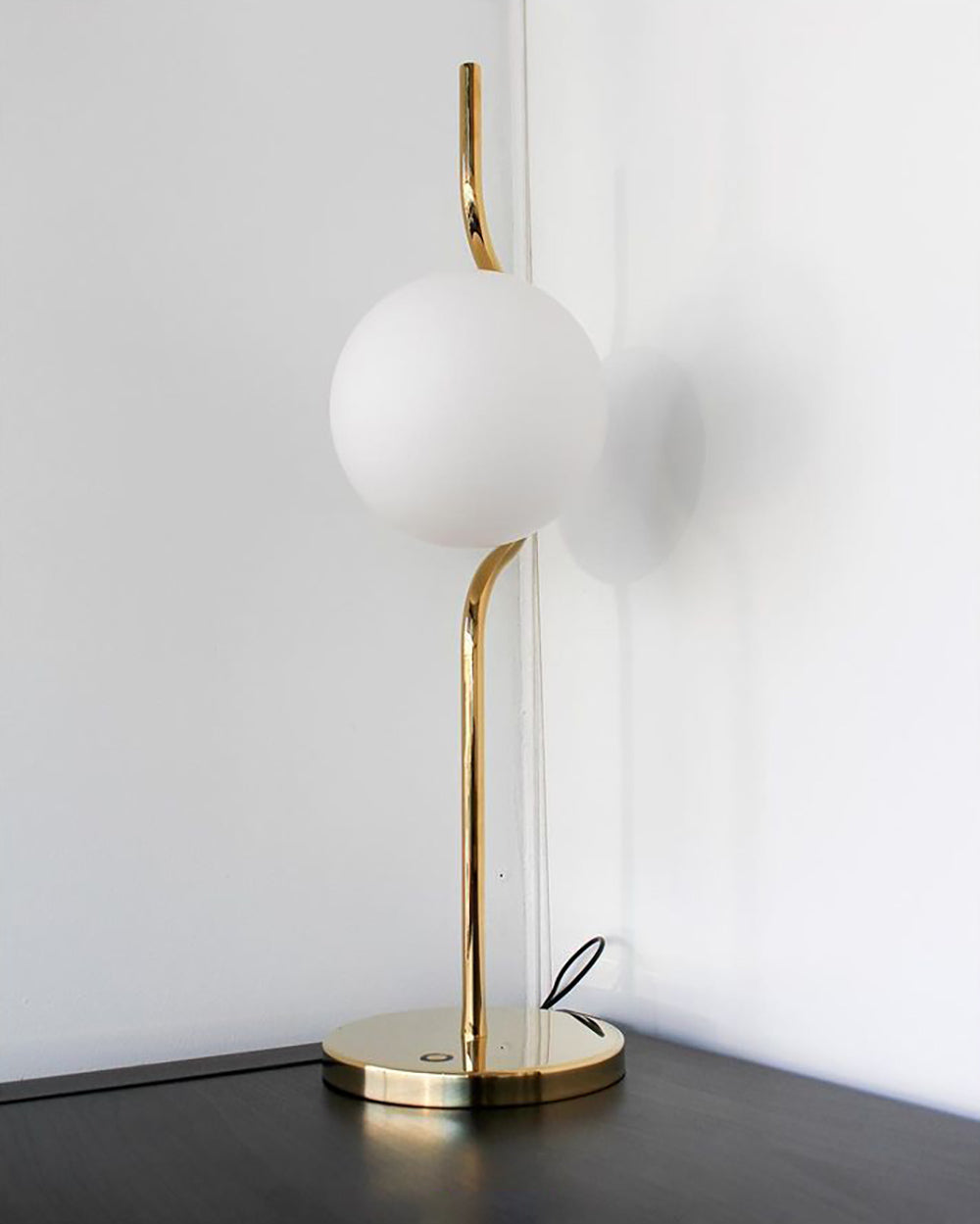 HoverGlow - Table Lamp with Weightless Design and Warm Illumination