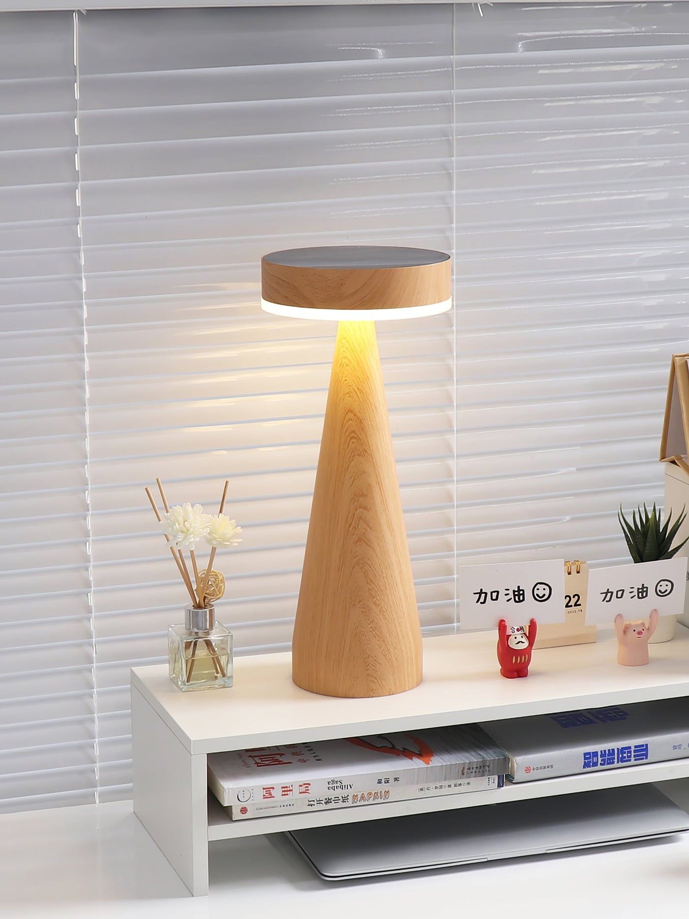 CoastalLuxe - Table Lamp with Rechargeable Function and Maritime Inspiration
