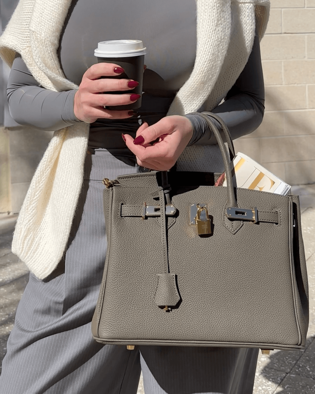 Luxury Leather Handbag – Elegant and Practical Everyday Tote for Women