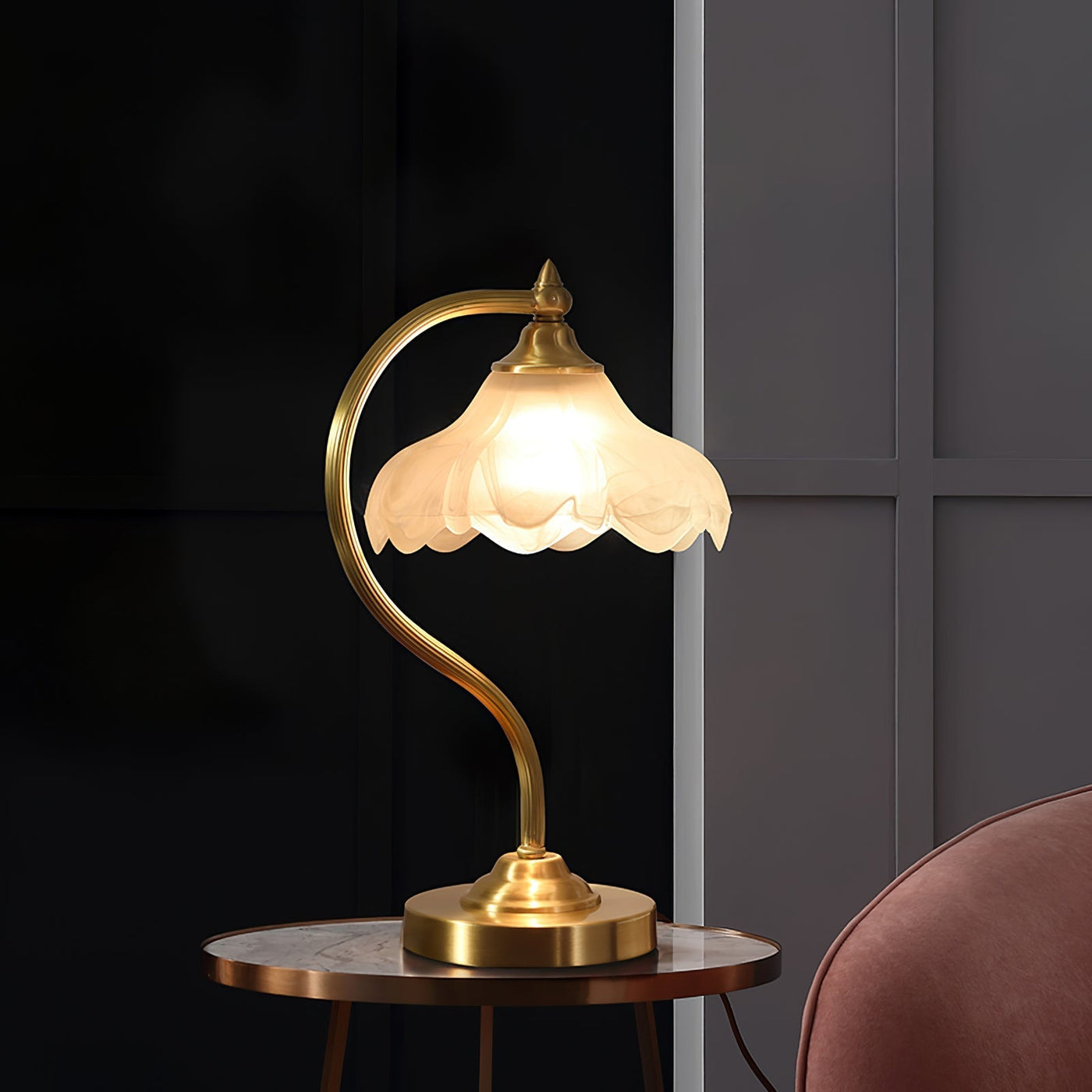 FloraLuxe - Sophisticated Table Light