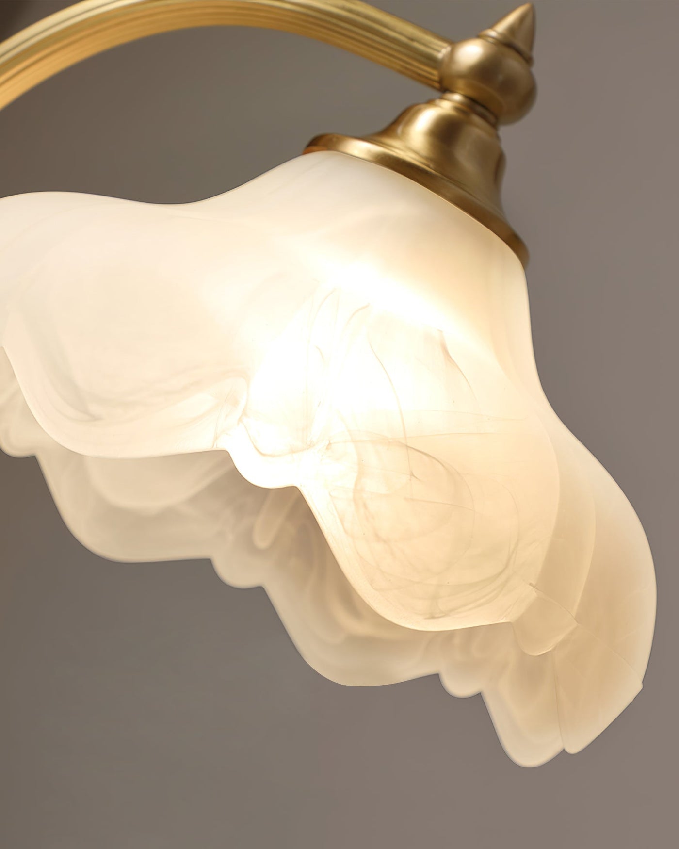 FloraLuxe - Sophisticated Table Light