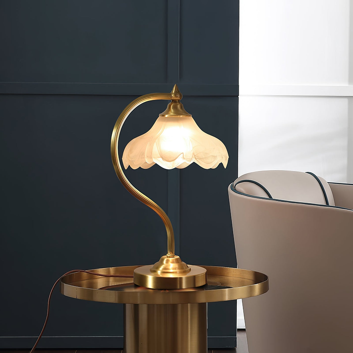 FloraLuxe - Sophisticated Table Light