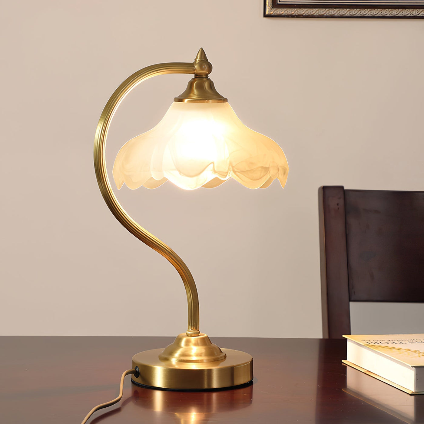 FloraLuxe - Sophisticated Table Light
