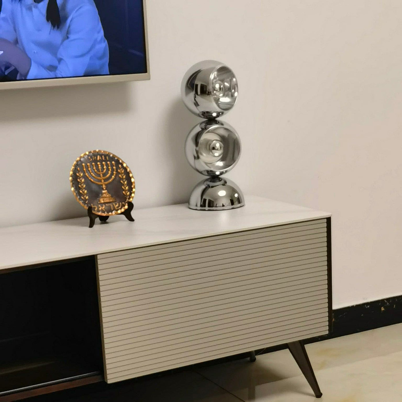 LuxeCharm - Table Lamp with Mickey Style and Cozy Light Diffusion