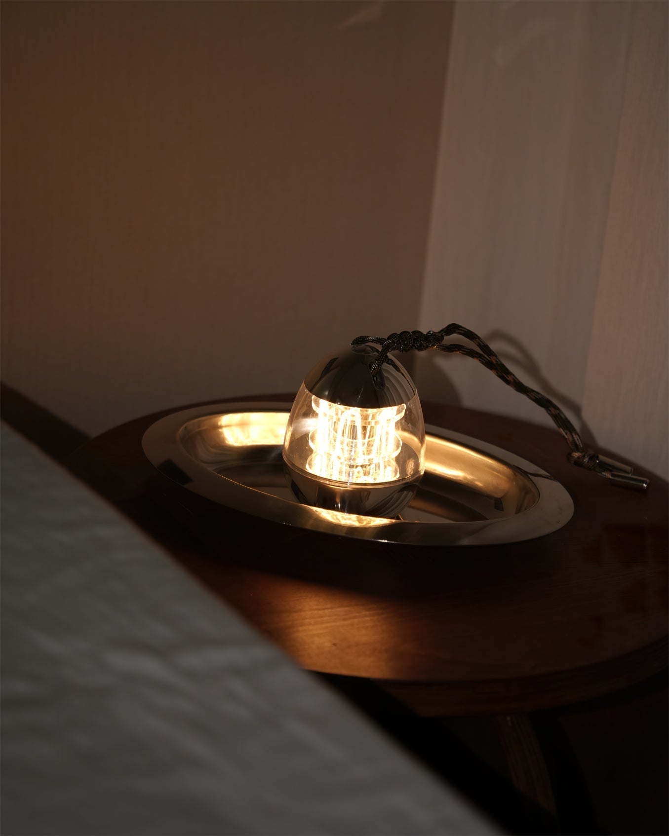 MiniEggLight - Elegant Desk Lamp
