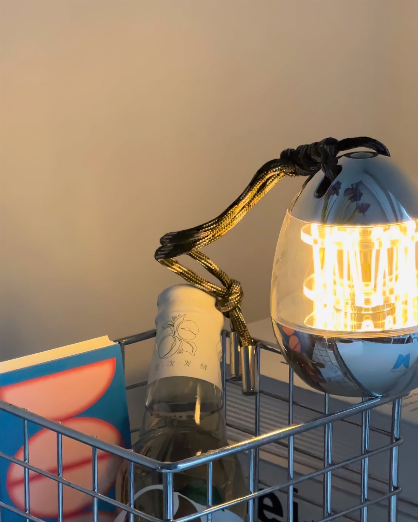 MiniEggLight - Elegant Desk Lamp