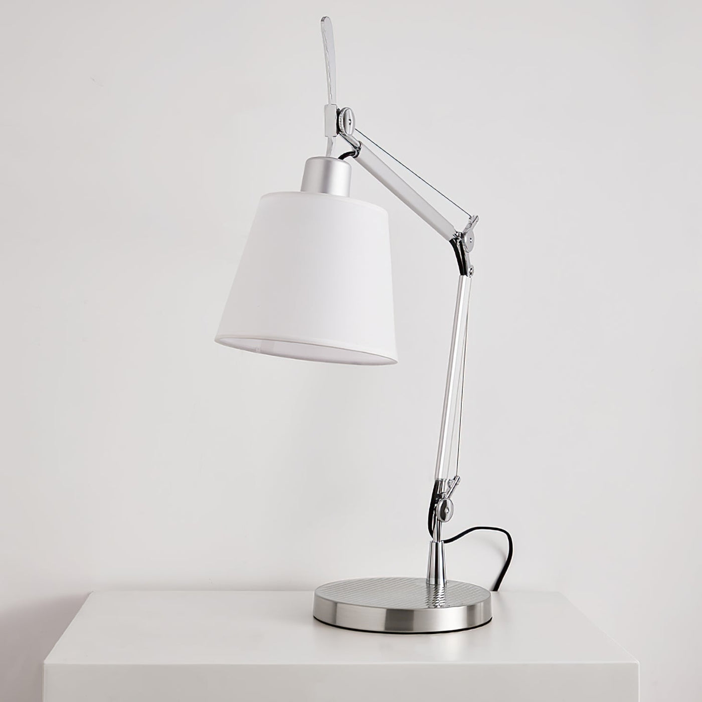 ClassicBeam - Modern Table Lamp
