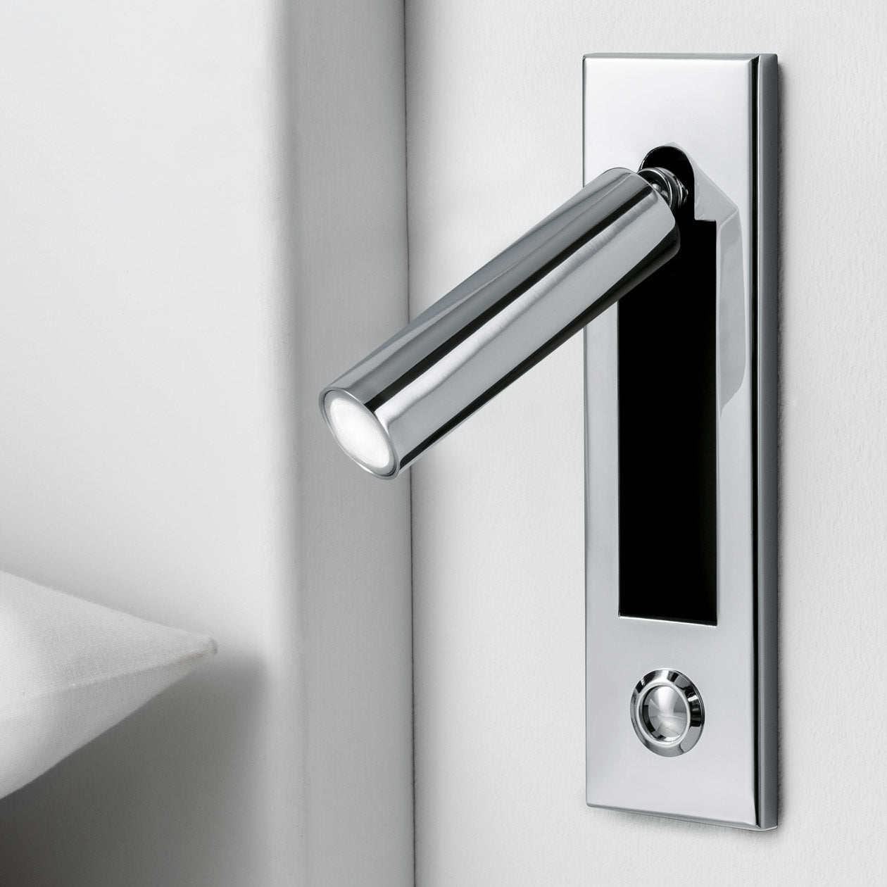 MinimalAura – Elegant Wall Light