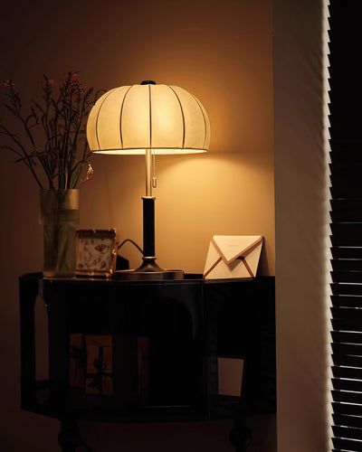 OrchidLite - Stijlvolle Tafel Lamp met Moderne Stofkap