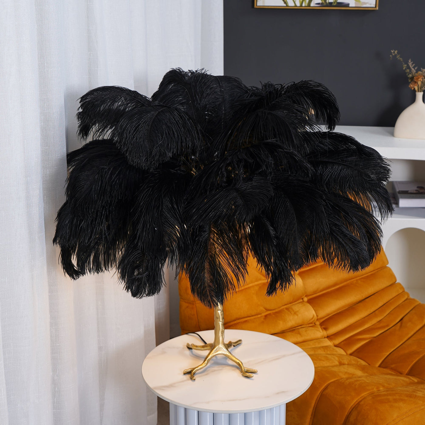 FeatherGlam – Luxurious Table Lamp