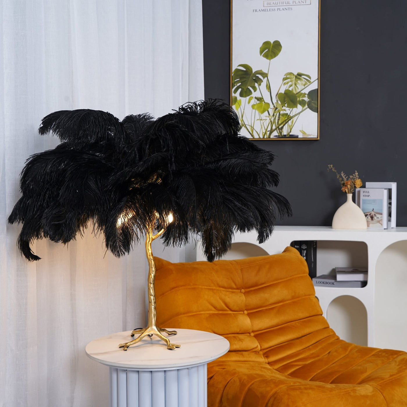 FeatherGlam – Luxurious Table Lamp