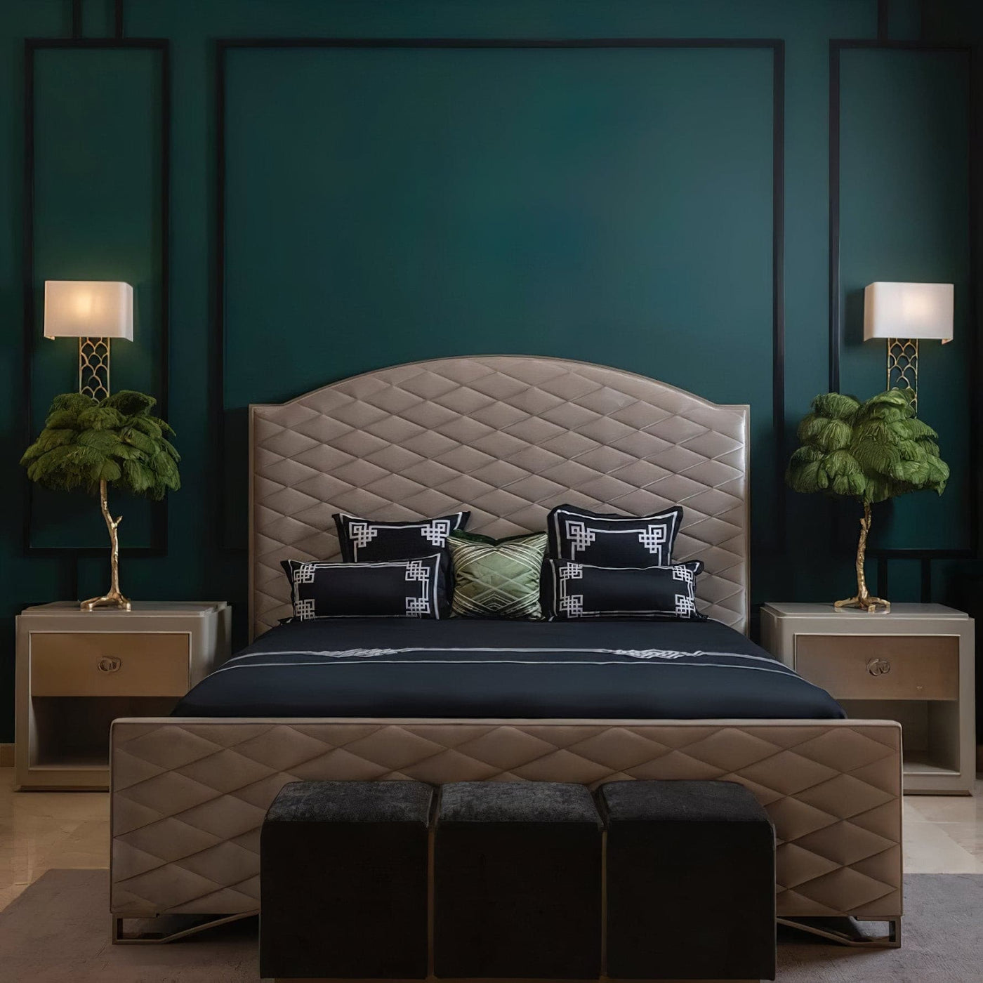 FeatherGlam – Luxurious Table Lamp