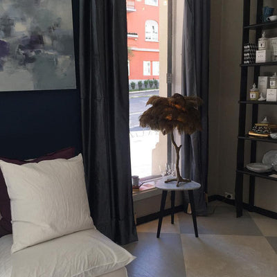 FeatherGlam – Luxurious Table Lamp