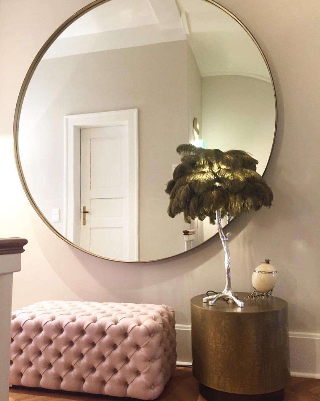 FeatherGlam – Luxurious Table Lamp