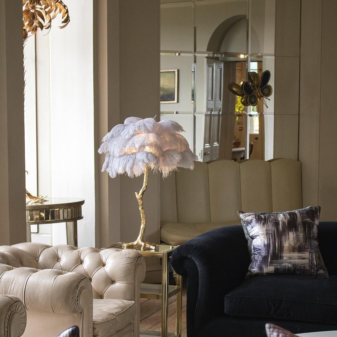 FeatherGlam – Luxurious Table Lamp