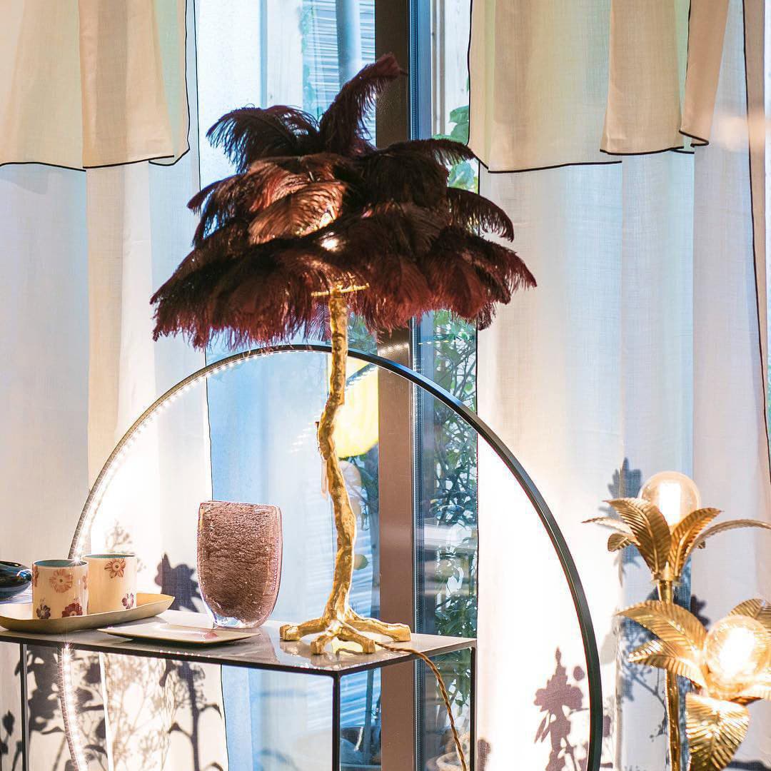 FeatherGlam – Luxurious Table Lamp