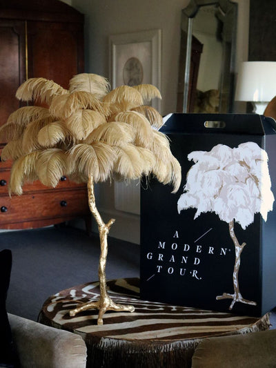 FeatherGlam – Luxurious Table Lamp
