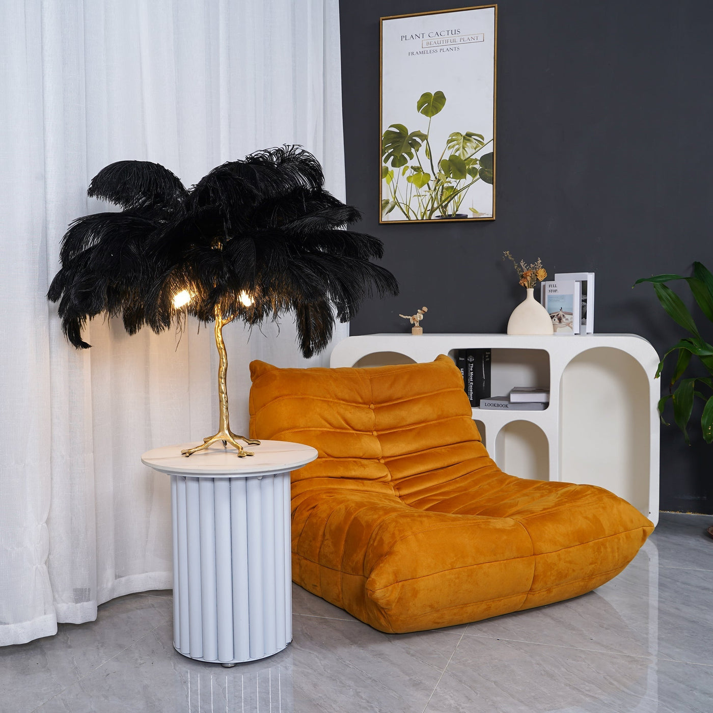 FeatherGlam – Luxurious Table Lamp