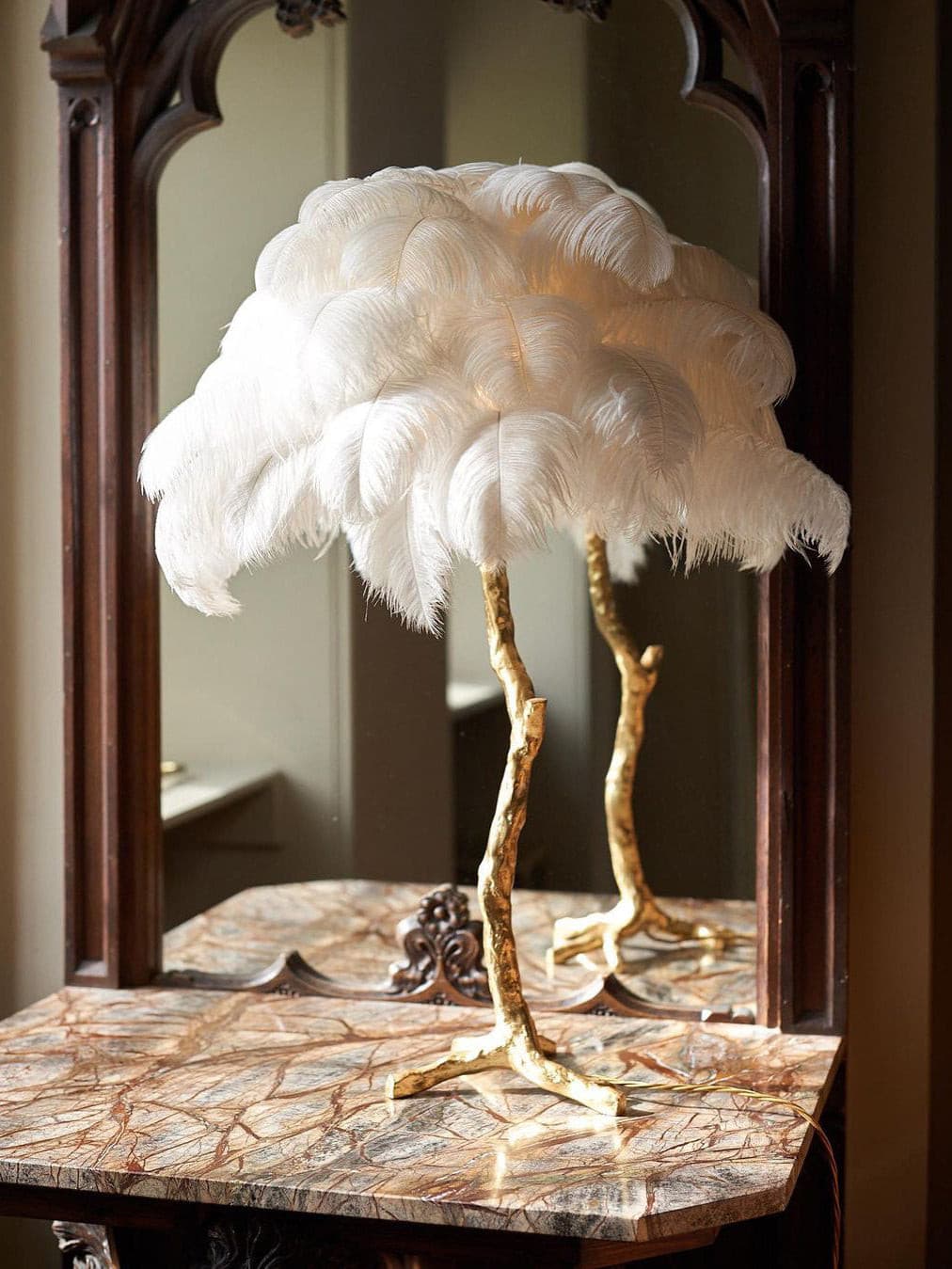 FeatherGlam – Luxurious Table Lamp