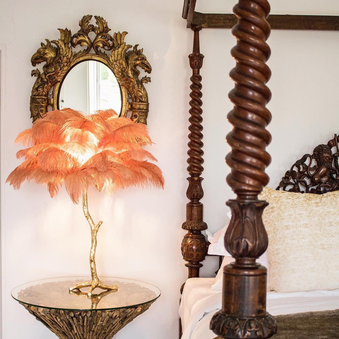 FeatherGlam – Luxurious Table Lamp
