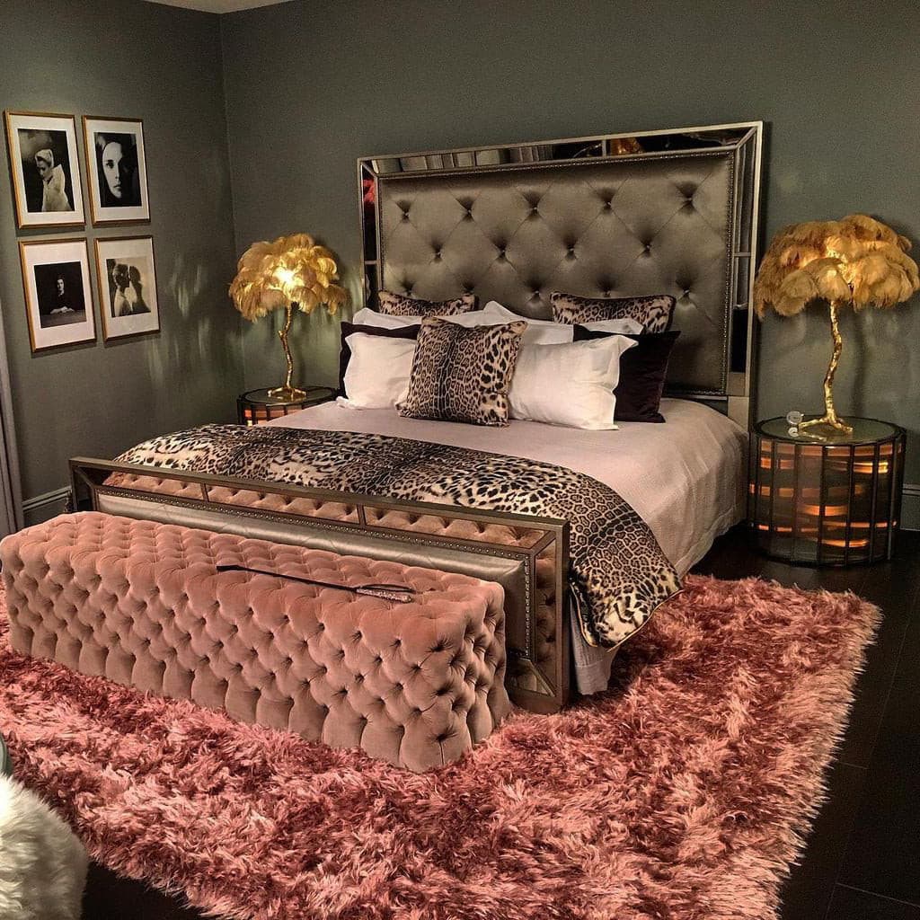 FeatherGlam – Luxurious Table Lamp
