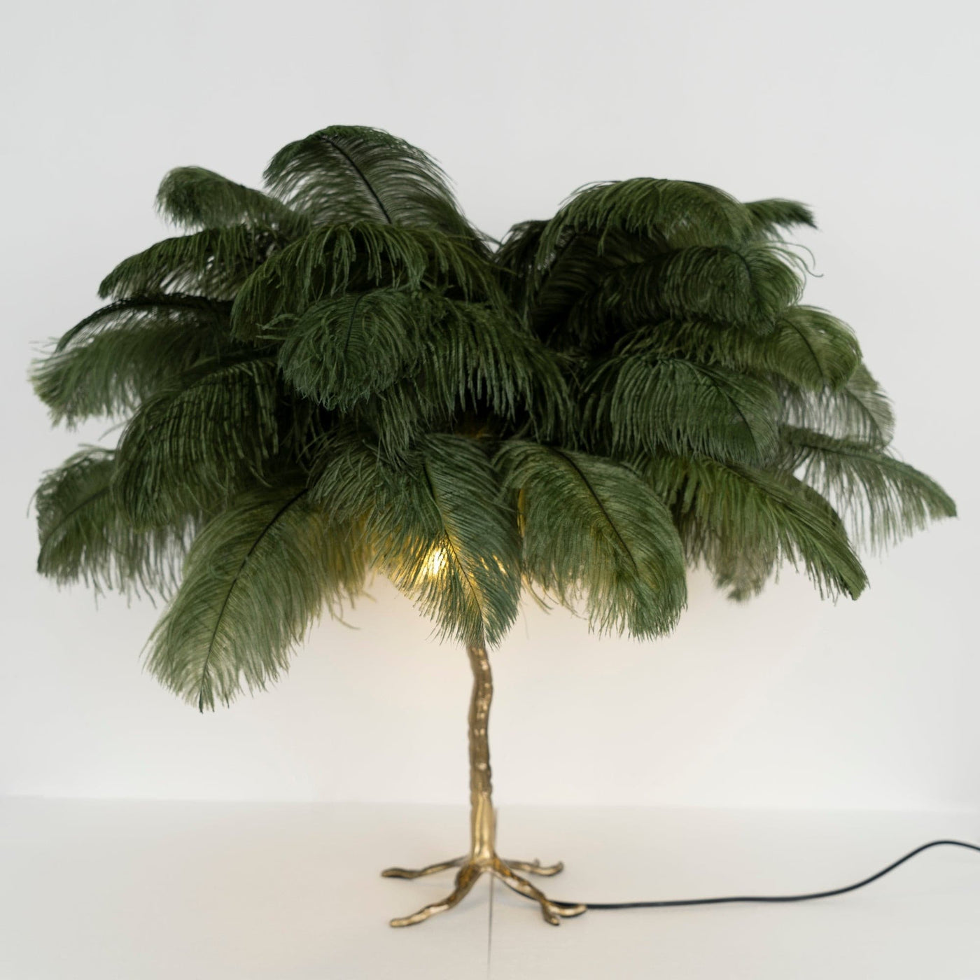 FeatherGlam – Luxurious Table Lamp